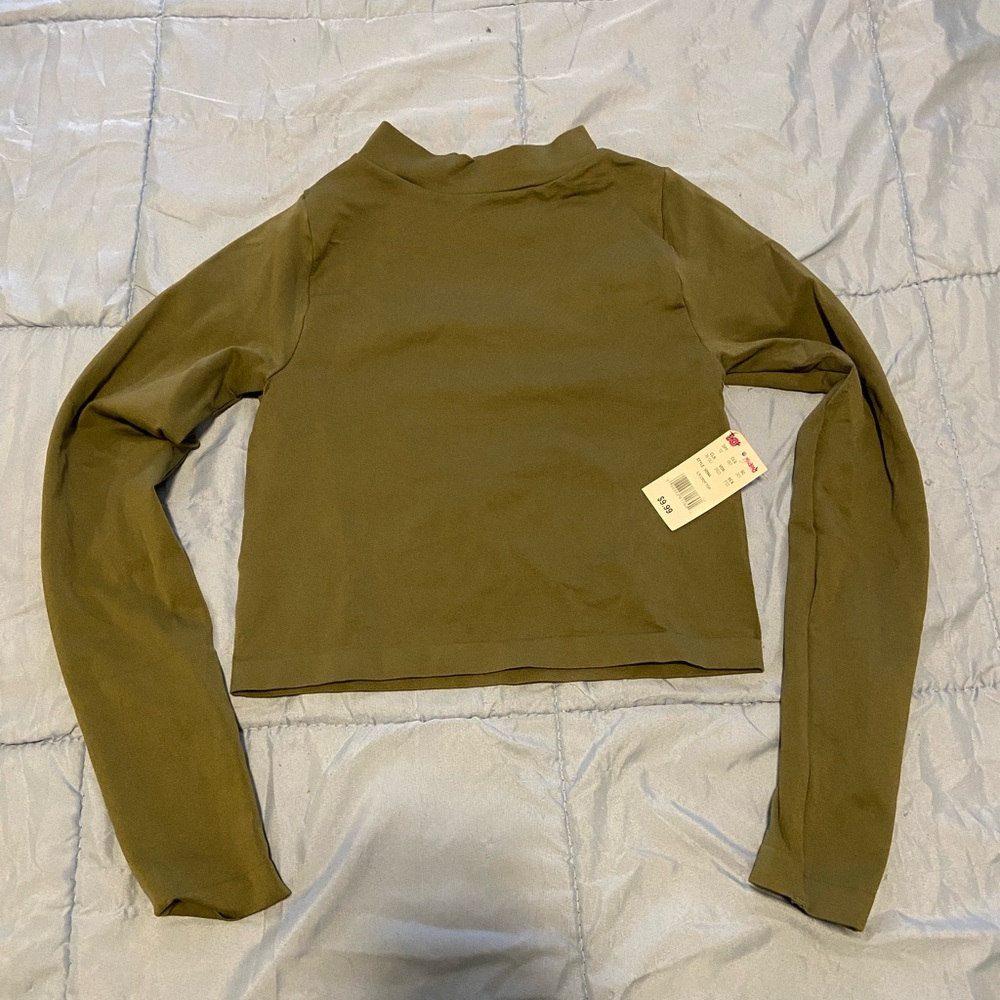 Green long sleeve crop top